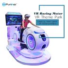 Projeto futurista do simulador de um jogador da condução de carro da competência de VR para a zona do jogo